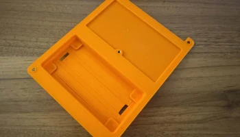 Задняя крышка uConsole с крышкой батарейного отсека 3