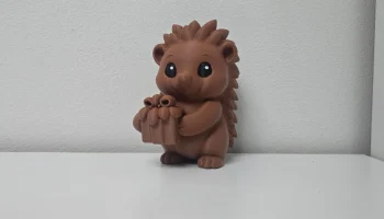 Фигурка рождественского ёжика с подарком 1