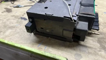 Крепление опорного кронштейна для радиоприемника Camaro ...