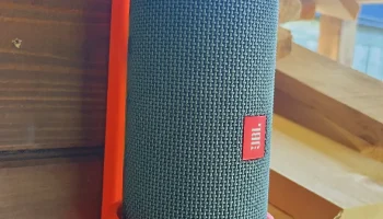 Настенное крепление JBL Flip 2.