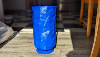 Низкополигональная ваза на базе 4