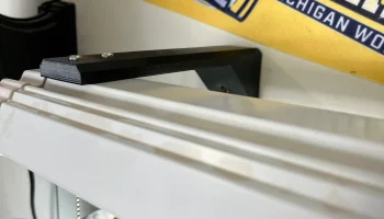Кронштейн для освещения магазина 2