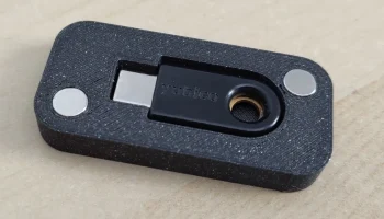 Магнитный держатель для Yubikey 5C