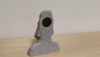 Низкополигональный магнит Моаи 2