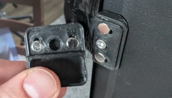 Магнитные зажимы нижней панели Voron......