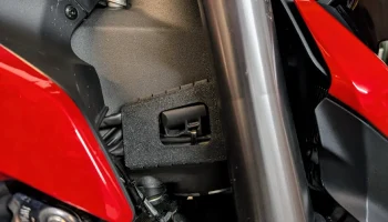 Крышка проводов/зажимов передней части шасси Ducati Stre... Крышка проводов/зажимов передней части шасси Ducati Stre...