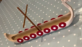 Игрушечный баркас викингов 1