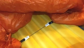 Пряжка для крепления коврика