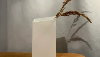 Наклоненная квадратная ваза 1