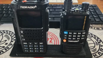 Настольный держатель радио, более длинный для 2 радиопри... Настольный держатель радио, более длинный для 2 радиопри...