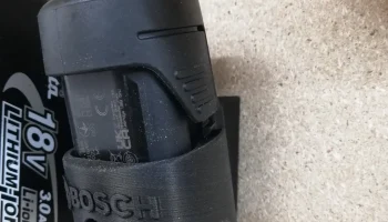 Настенное крепление для аккумулятора Bosch GSR 12В 2Ач 2
