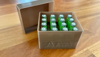 Легкодоступный батарейный отсек AAA