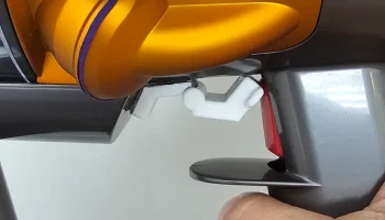Блокировка триггера Dyson V15