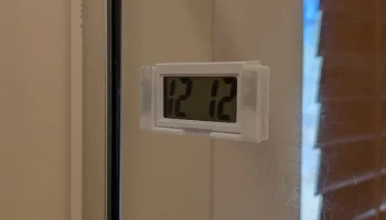 Маленький держатель для цифровых часов с передним распол... 1