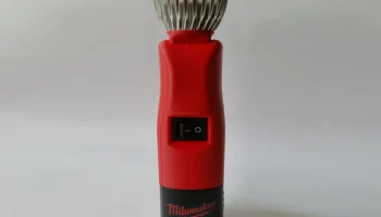 Переносная лампа Milwaukee M12 с регулируемым углом головы 3