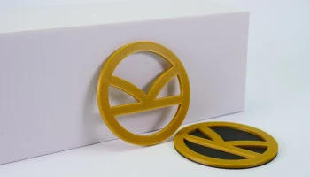 Магнит с логотипом Kingsman Golden Circle