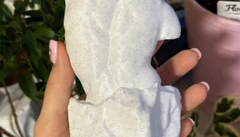 Мужское тело, вырезанное из каменной статуи 2
