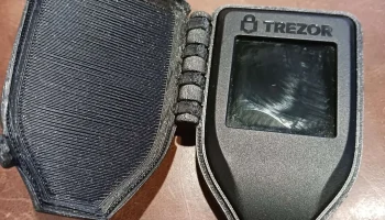 Защитный чехол Trezor Model T с магнитной защелкой....... 1