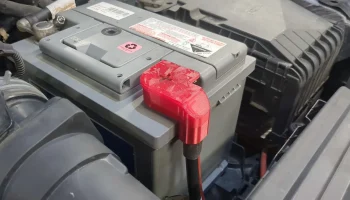 Крышка положительной клеммы аккумулятора VW