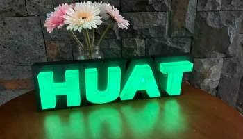 Неоновый свет Хуат