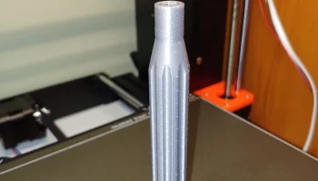 Двусторонняя шестигранная отвертка с магнитом....... 1