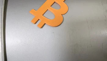 Биткойн-магнит 1