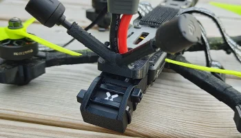 Крепление для антенны Source One v5 FPV DJI O4...