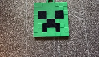Брелок Creeper в стиле Minecraft 1