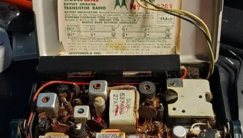 Замена держателя батареи Motorola 6X32E 1
