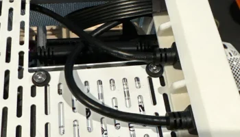 SSUPD Meshilicious - ножки Displayport и HDMI 1