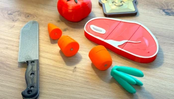 Играть в кухонную игрушку для приготовления пищи