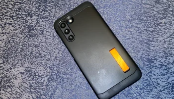Подставка для кейса Spigen