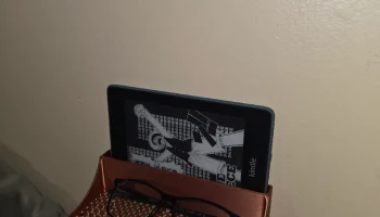 Настенная прикроватная полка Kindle & Glasses (легкая пе... Настенная прикроватная полка Kindle & Glasses (легкая пе...