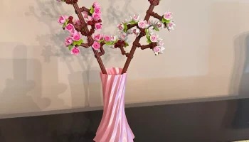Тонкая ваза, предназначенная для набора Lego Cherry Bloss... Тонкая ваза, предназначенная для набора Lego Cherry Bloss...