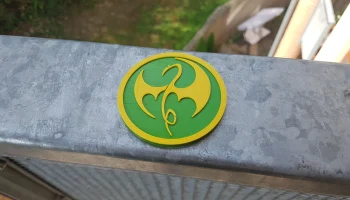 Магнит с логотипом Iron Fist 3