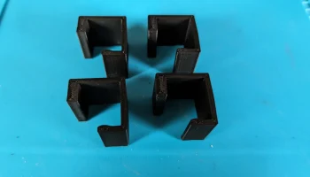 Зажим для крышки пластикового контейнера......... 1