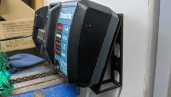 Настенные крепления для зарядного устройства Makita CD18...