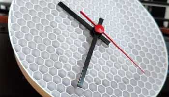 Часы с шестиугольным узором Часы с шестиугольным узором