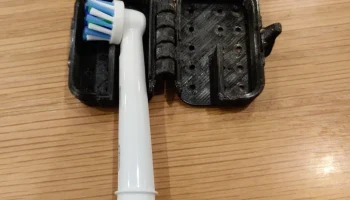 Дорожный футляр для зубных щеток Oral-B
