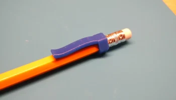 Фиксатор рабочего карандаша в кармане 2