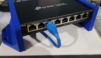 Настенный монтаж для роутера или коммутатора 2