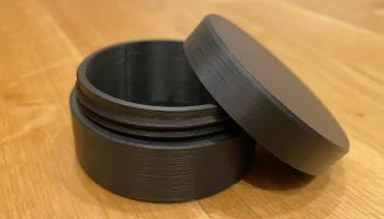 Круглая параметрическая коробка с винтовой крышкой (OpenSCAD ) 0