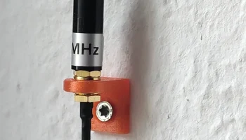 Кронштейн - уголок, для крепления антенны на стене Meshtastic 1