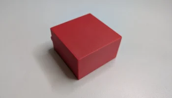 Маленькая и изящная подарочная коробка с защелкивающимся ... 1