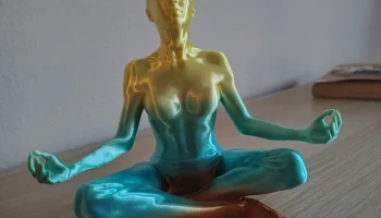 Медитирующая женщина 4