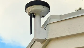 Настенное крепление для антенны Mammotion Luba RTK с зимн... Настенное крепление для антенны Mammotion Luba RTK с зимн...