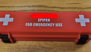 Прочный футляр-держатель EPIPEN