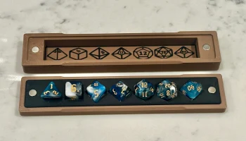 Длинный футляр для игральных костей D&D с магнитной крышкой