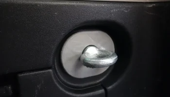 Заднее грузовое крепление Toyota FJ Cruiser............ Заднее грузовое крепление Toyota FJ Cruiser............