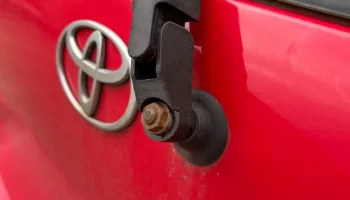 Деталь заднего дворника Toyota Yaris